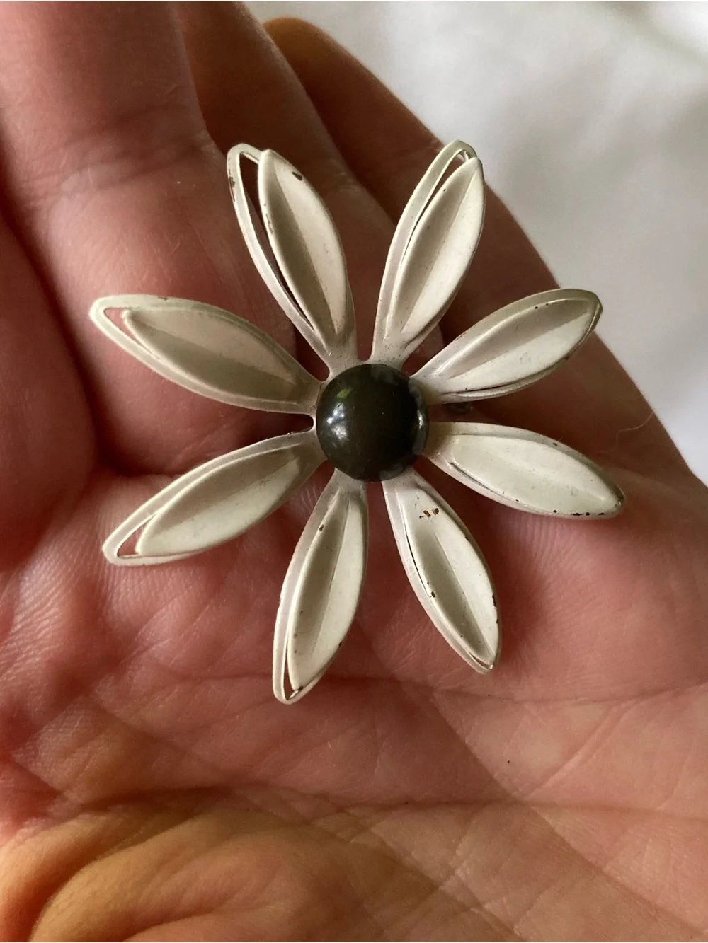 Vintage Flower Power Layered Petal White Enamel Daisy Brooch Pin w/ Dark Center!